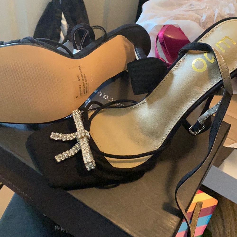 Black Sandal with crystal bow